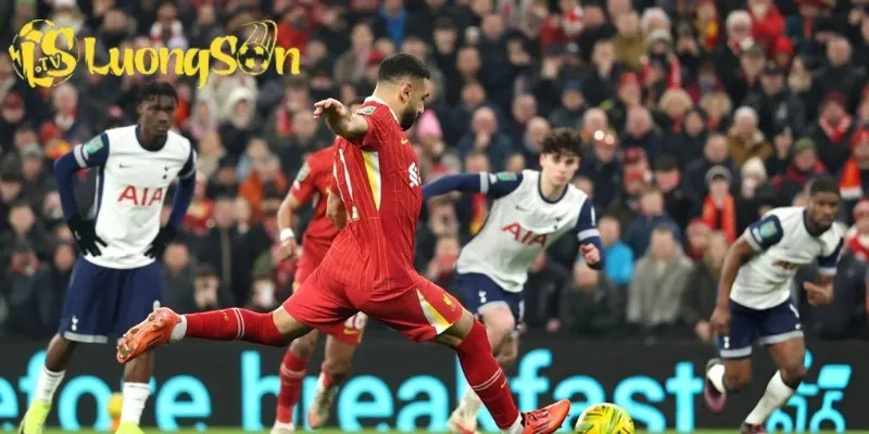 Liverpool Đấu Với Tottenham: Cơn Lốc Mạnh Mẽ Tại Anfield 3 Cảm xúc dâng trào của cổ động viên Liverpool