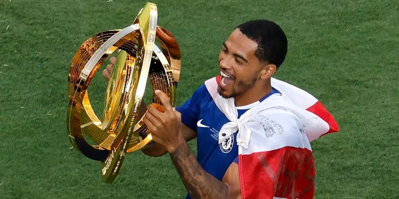 Levi Colwill – Trung Vệ Trẻ Tài Năng Của Bóng Đá Anh 3 Colwill cùng Chelsea lên ngôi vô địch FIFA Club World Cup 2025