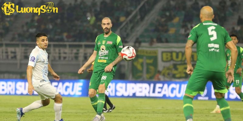 Persebaya Surabaya vs PSIM Yogyakarta: Đánh Giá Trận Đấu 8/8 3 Chiến thuật giữa Persebaya Surabaya vs PSIM Yogyakarta